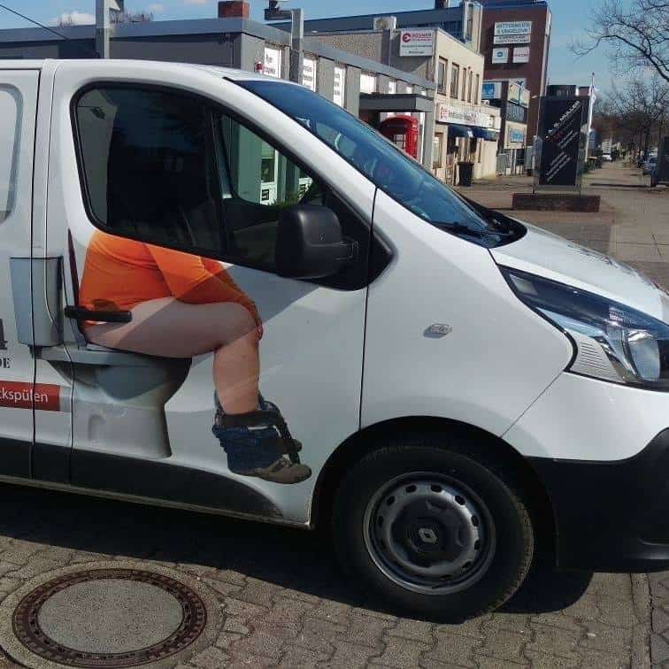 Firmenwagen vom Sanitär Notdienst Hamburg im Einsatzgebiet